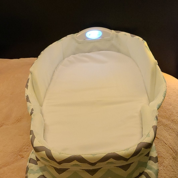 Portable Infant Sleep Bed - Picture 1 of 2